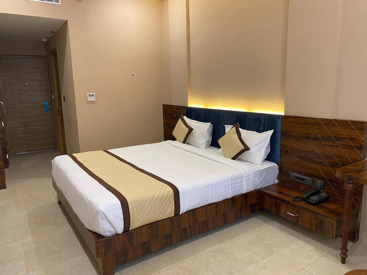 The Sarbati Palace Hotel Shāhpura Екстериор снимка